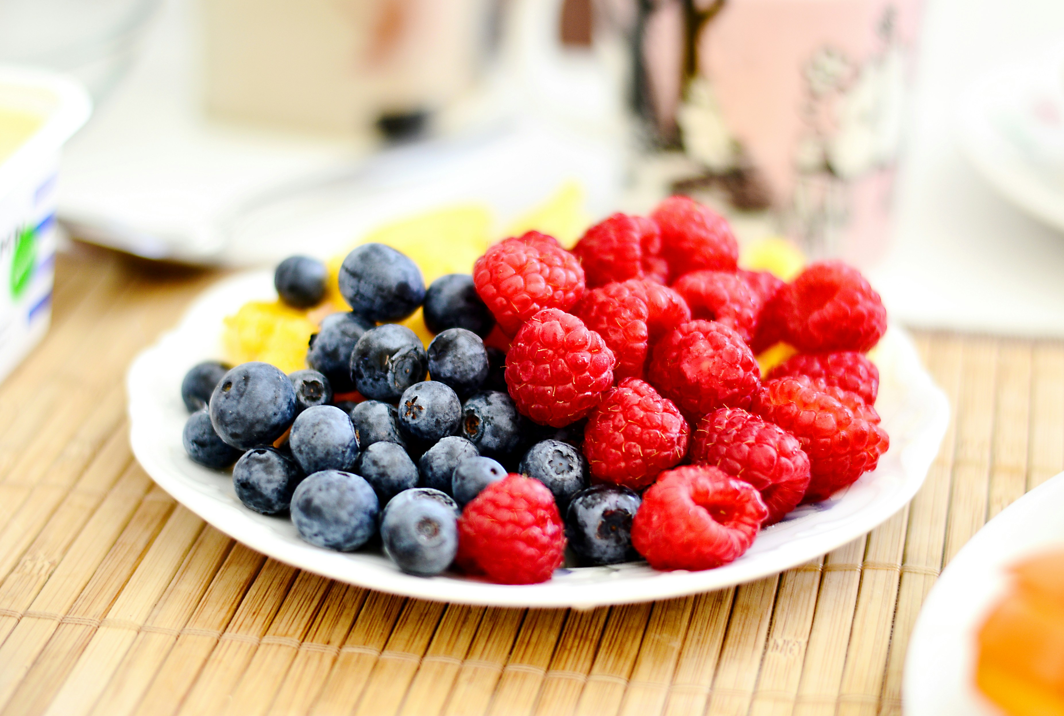 Health Eating berries cecilia-par-YUg5RwlnMKc-unsplash